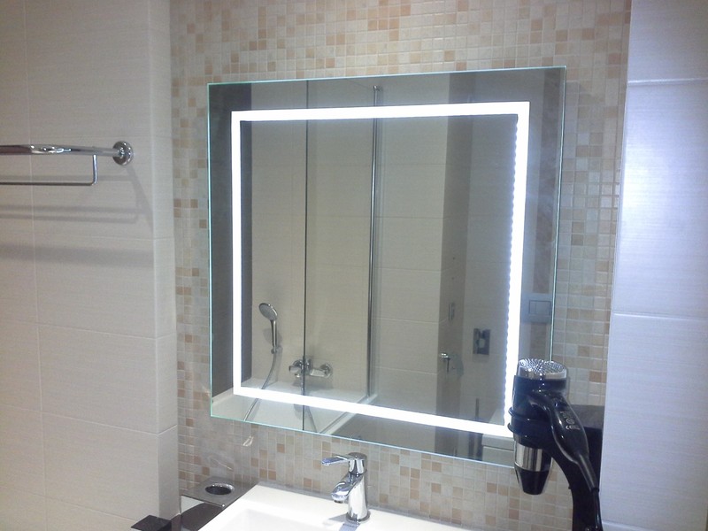 Зеркало влагостойкое  с LED подветкой